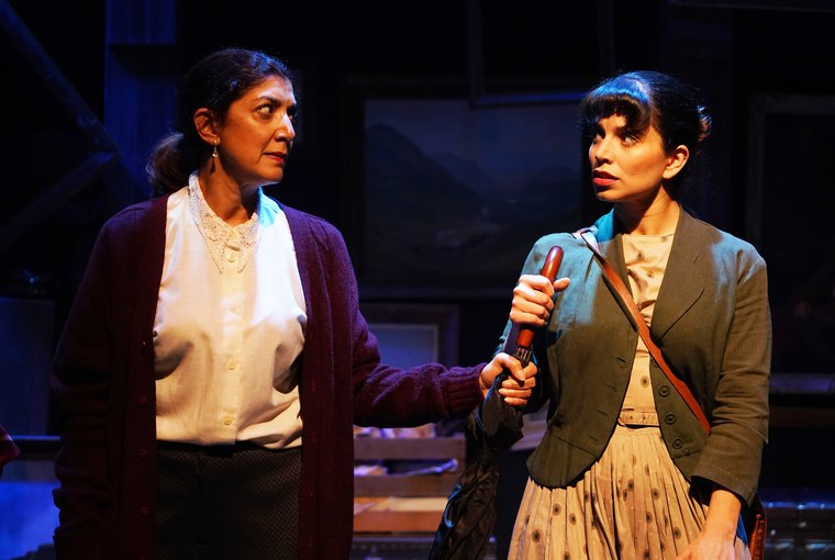 Miriam Laube and Phoebe González in BOSWELL