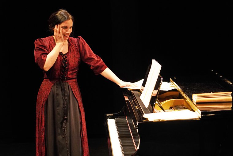 Elena Mazzon in CLARA: SEX, LOVE AND CLASSICAL MUSIC