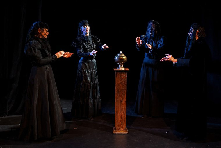 Sabrina Mandell, Sarah Olmsted Thomas, Gwen Gastorf, and Stephanie Baird in DREADFUL EPISODES