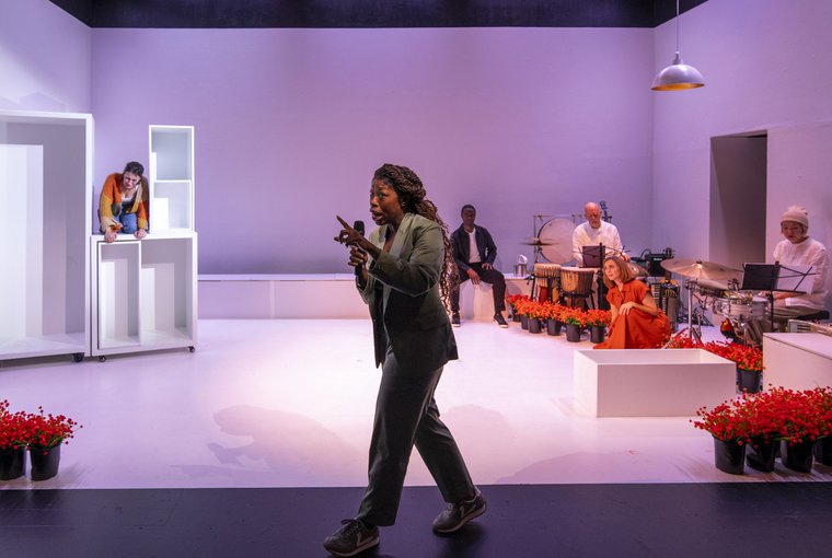 Brooke Shilling, Akyiaa Wilson, Adesola Osakalumi, Rinde Eckert, Christina Bennett Lind, and Ren in WAKE