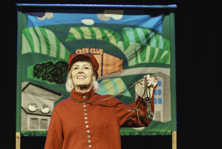 Victoria Melody in TROUBLE, STRUGGLE, BUBBLE AND SQUEAK